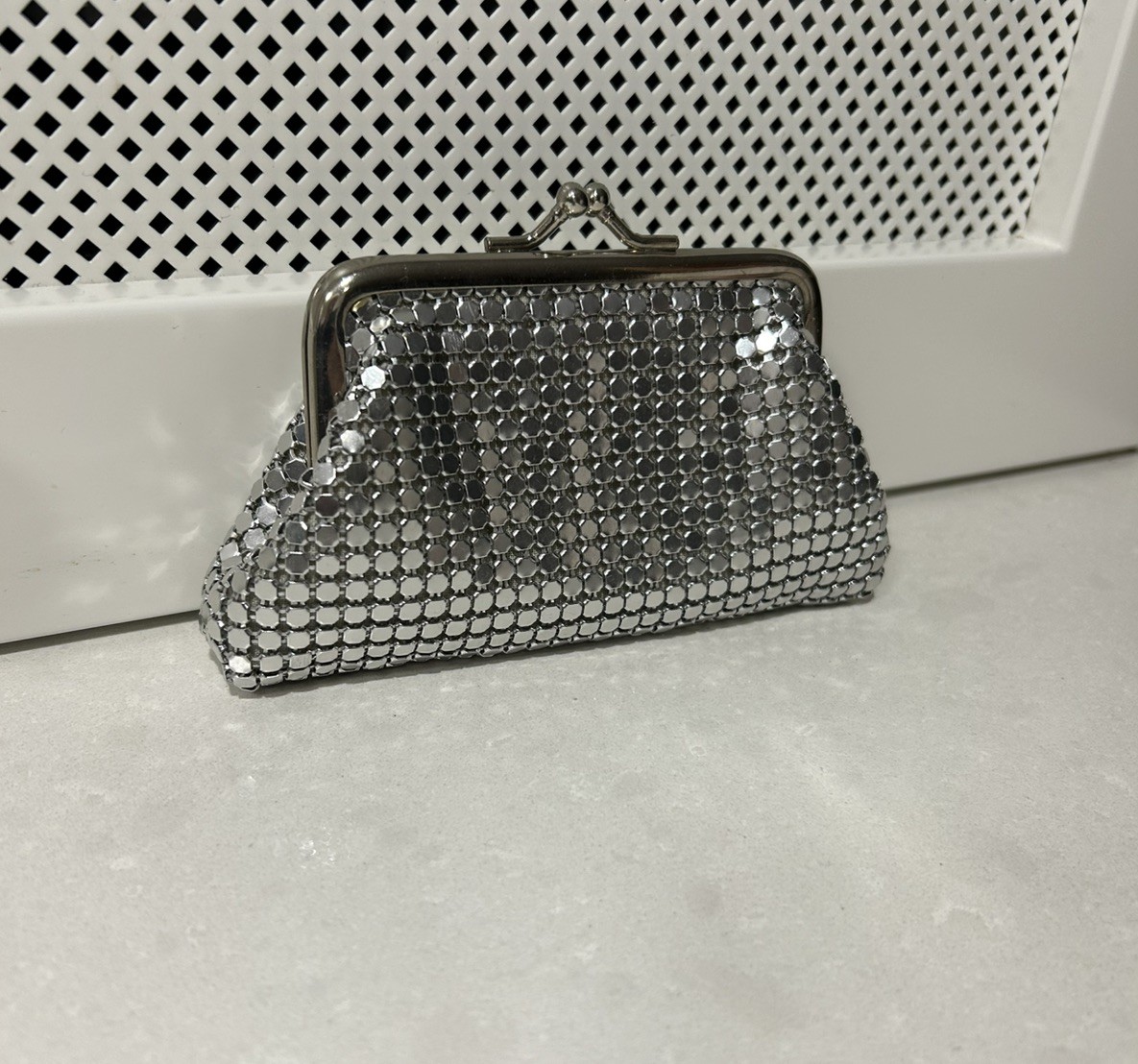 Vintage Suzy Smith metal silver glomesh decorative chainmail purse