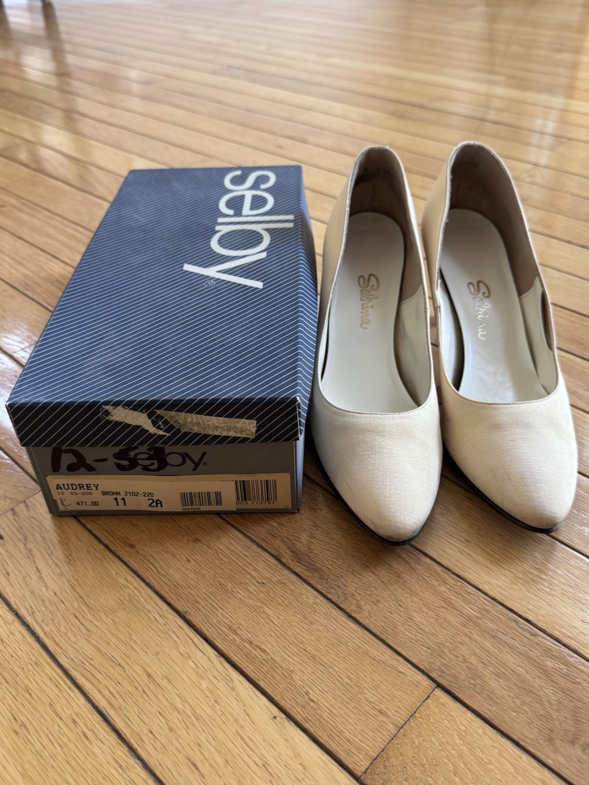 Vintage 1980s Selby Sabrina Heels Women’s Size 11 – Off White With Box