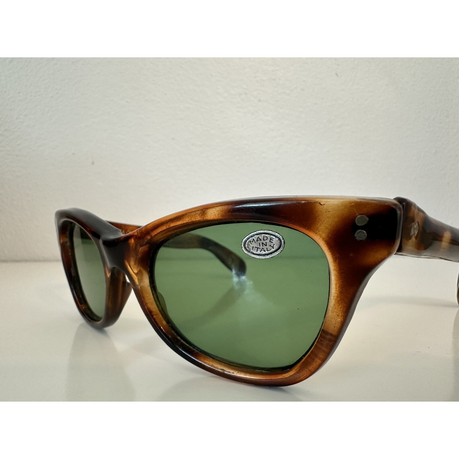 VINTAGE *NEW* 1970’s Glam Unisex Sunglasses Tortoise Frame with Gray Lens Italy
