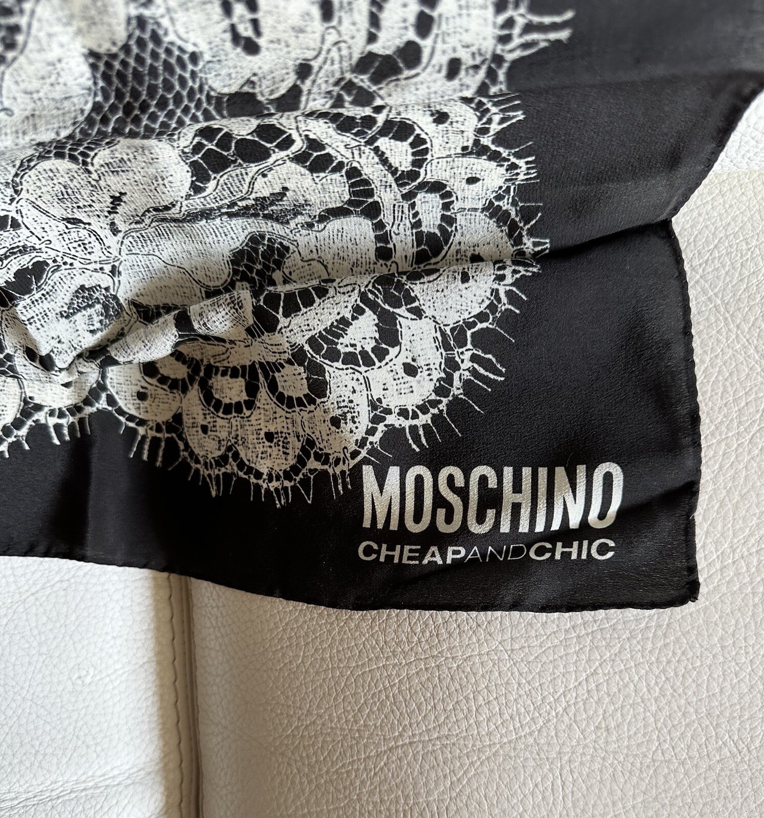 New Vintage 2000’s MOSCHINO Cheap and Chic Scarf Size 34” 34”