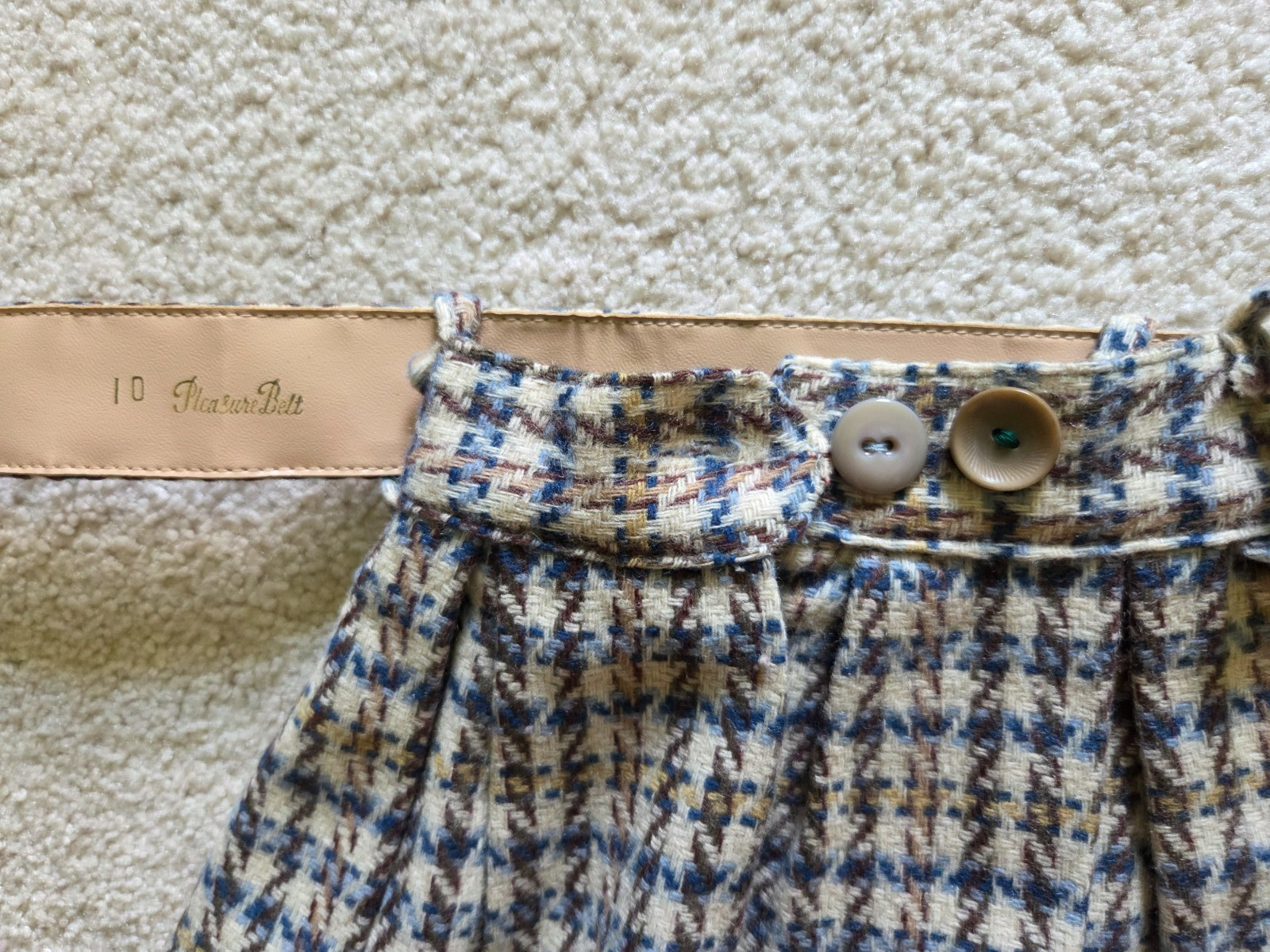 Vintage 60’s Woman’s Skirt 100% Wool USA Pleats at the Waist Matching Belt