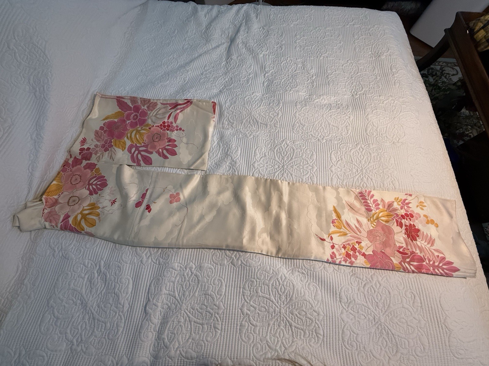 Vintage Handmade Womens Beige Embroidered Silk Floral Kimono Robe Pink & Yellow,