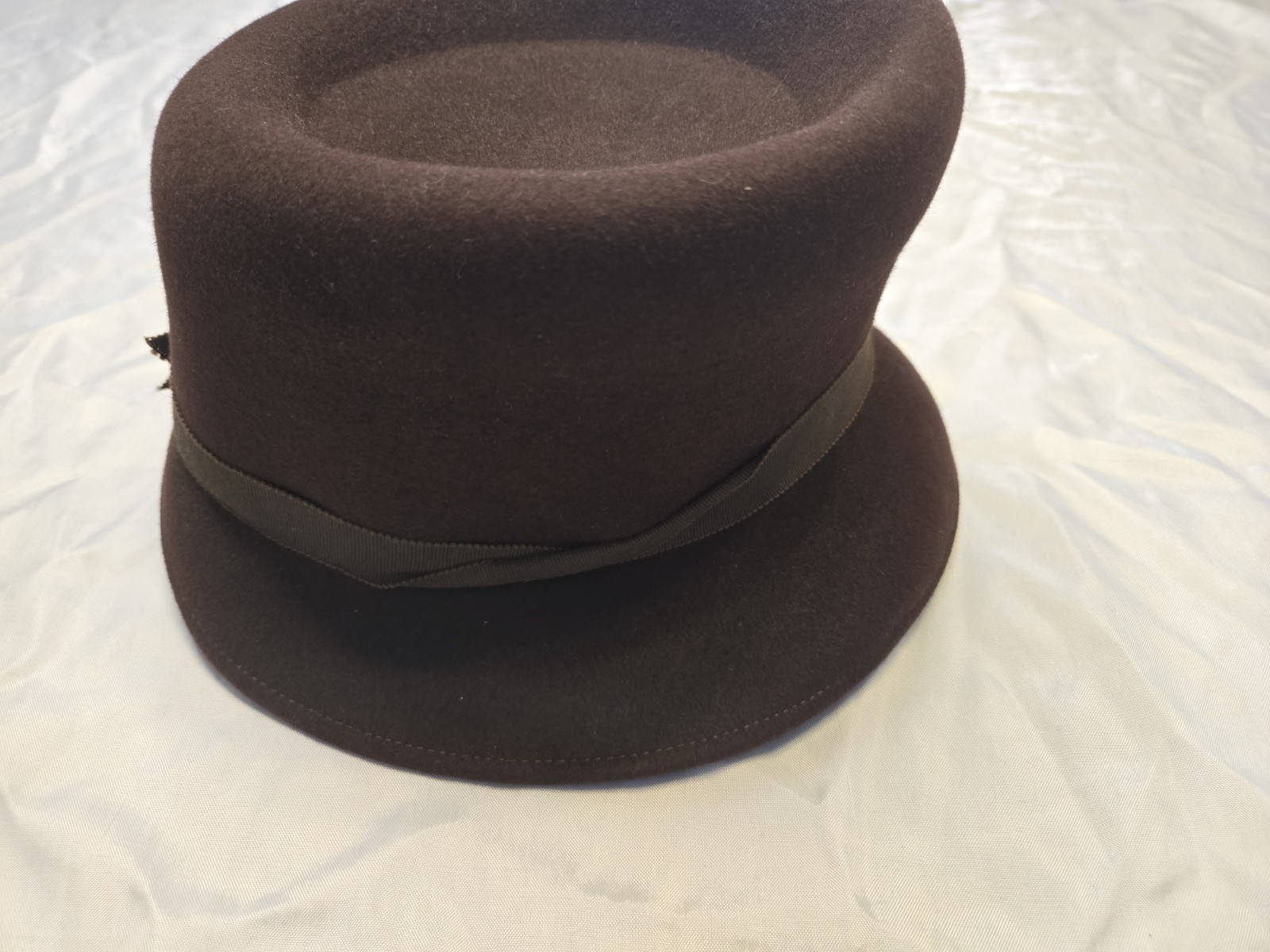 Vtg Stetson Fifth Avenue Womens Cloche Hat 22.5 Brown Wool Felt Ribbon Luxury