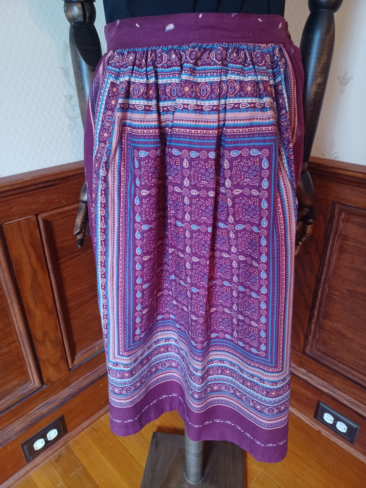 Vintage 1970s Tomboy Lesport Burgundy Paisley Boho Cottagecore Midi Skirt