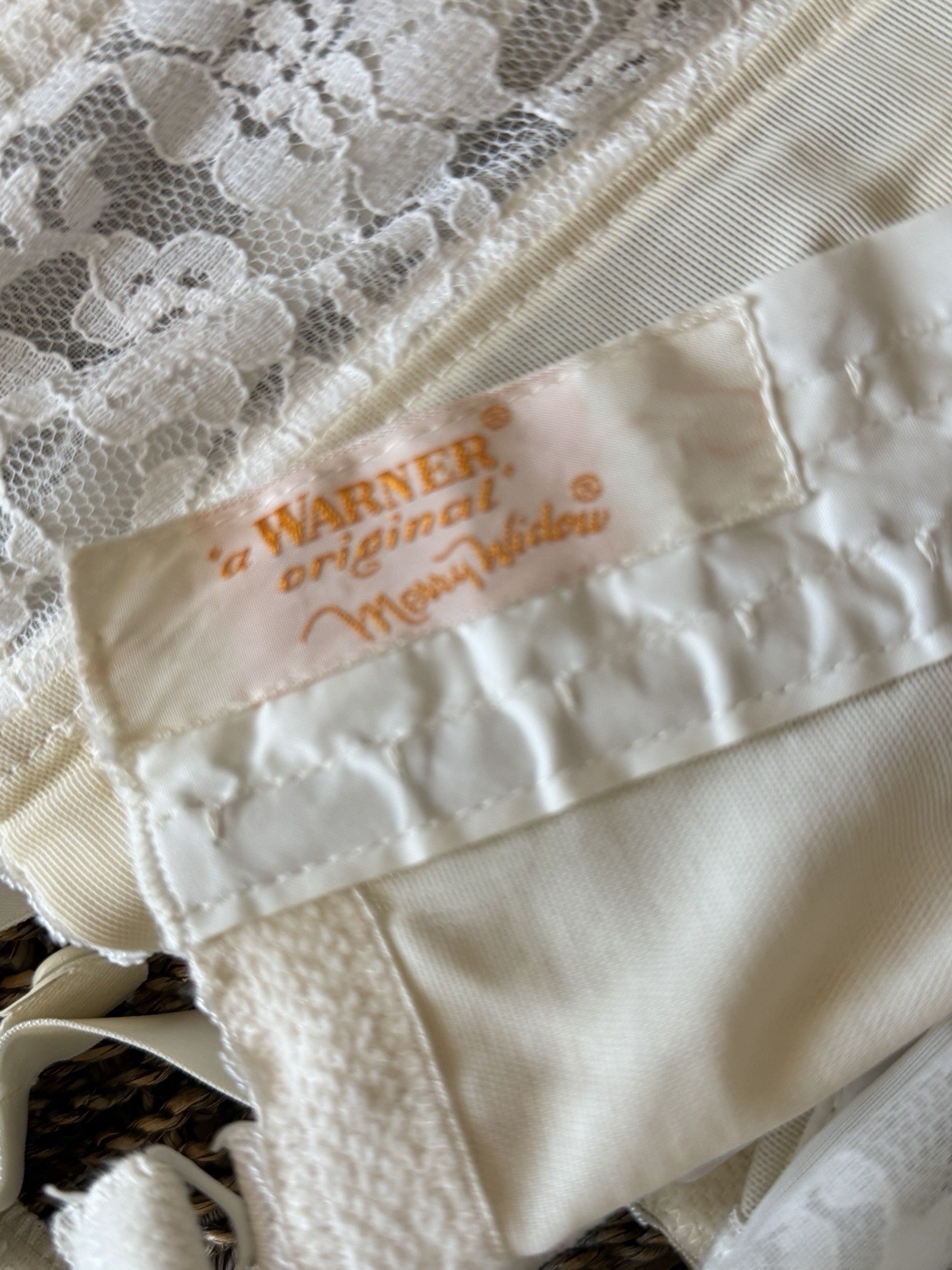 50s Authentic Warner’s Original “Merry Widow” Ivory Lace Strapless Corset 32B