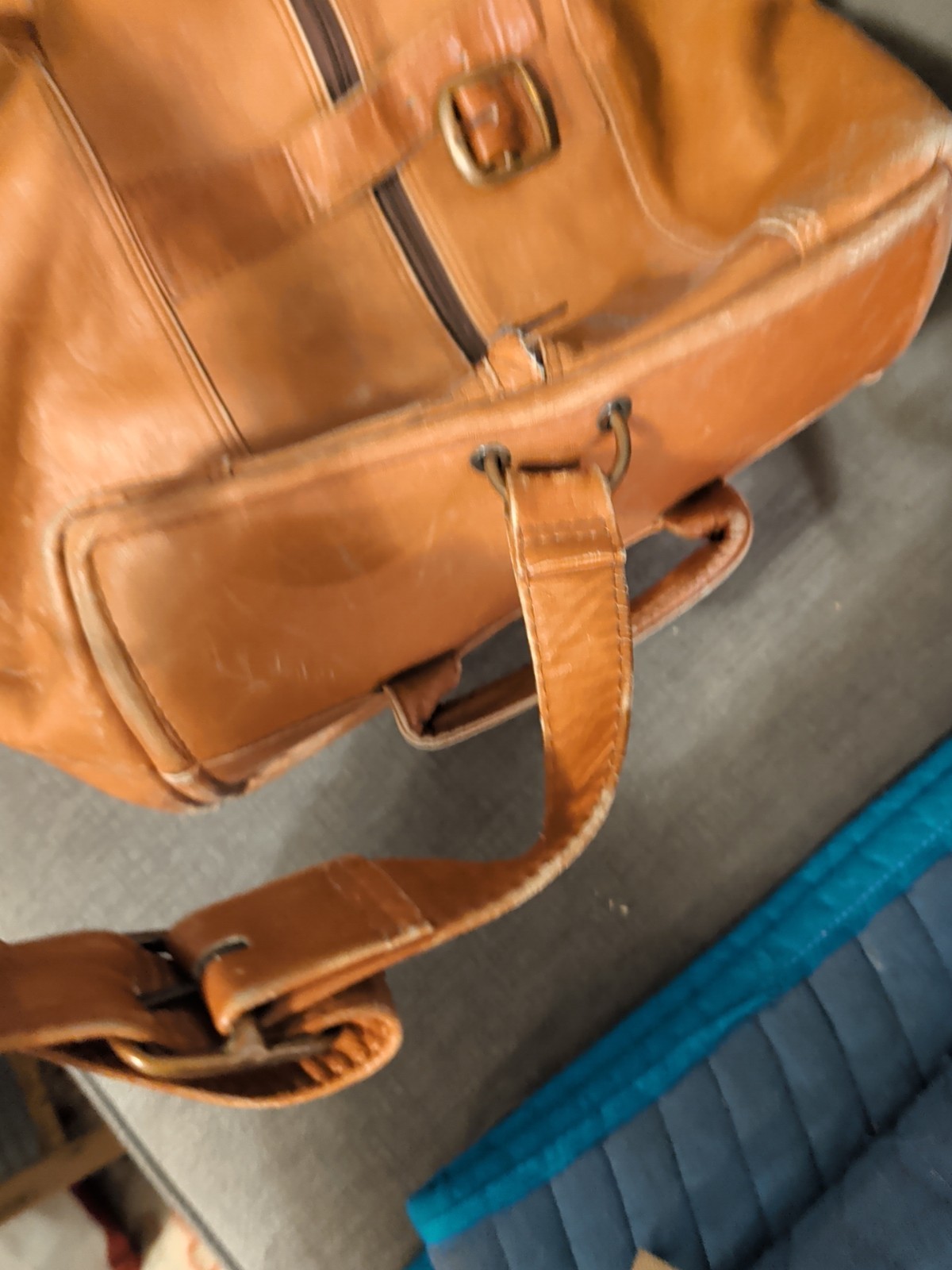Vintage Genuine Leather Duffle Bag Natural w/ Shoulder Strap Excellent Quality