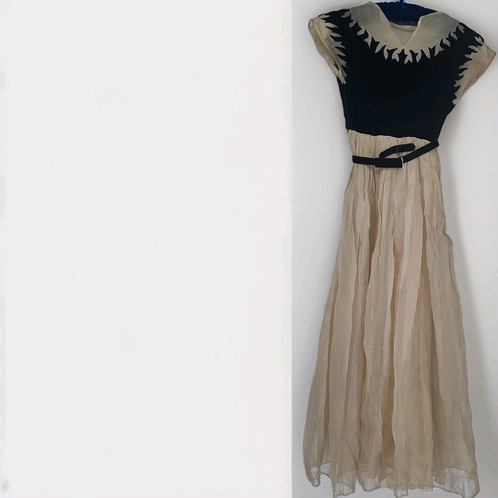 Lot Of 4 Vtg 30s 40s 50s Dresses Seamstress Special TLC Repair Study AS IS