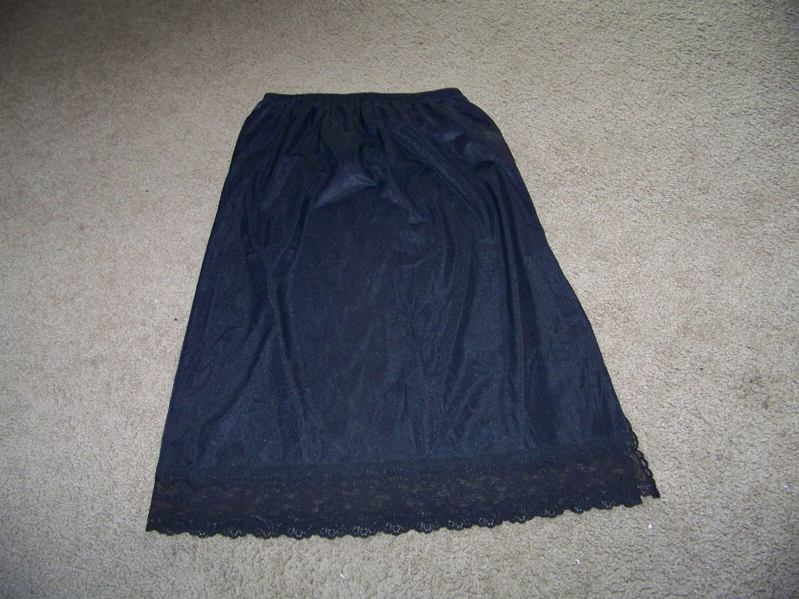 VTG BLACK HALF SLIP SZ SMALL 25″ MADE IN THE USA NYLON W/LACE #721 CLEAN NICE!