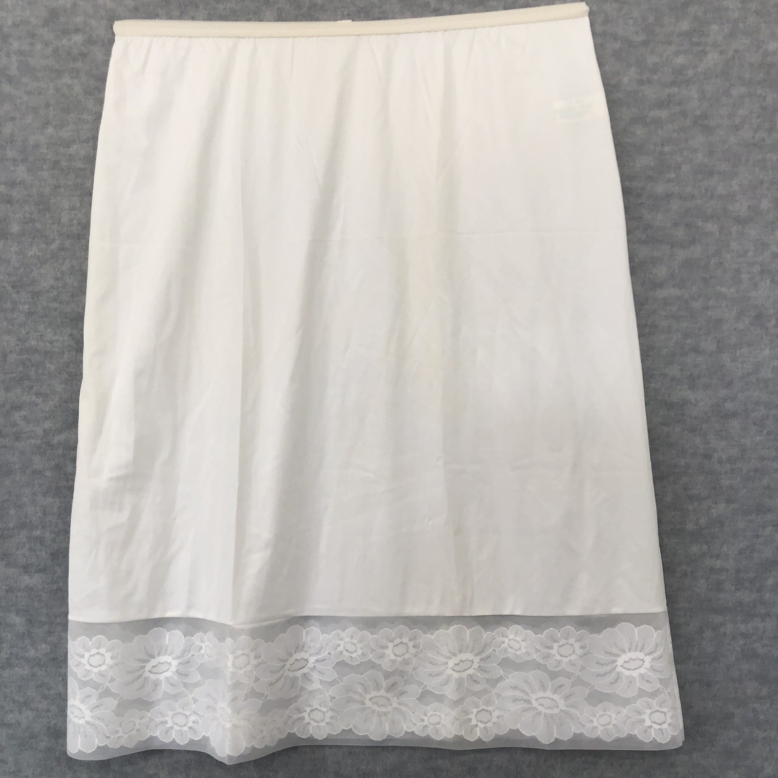 Vtg Vanity Fair Half Slip Cream Lace Trim Med L arge Coquette Grandmacore USA