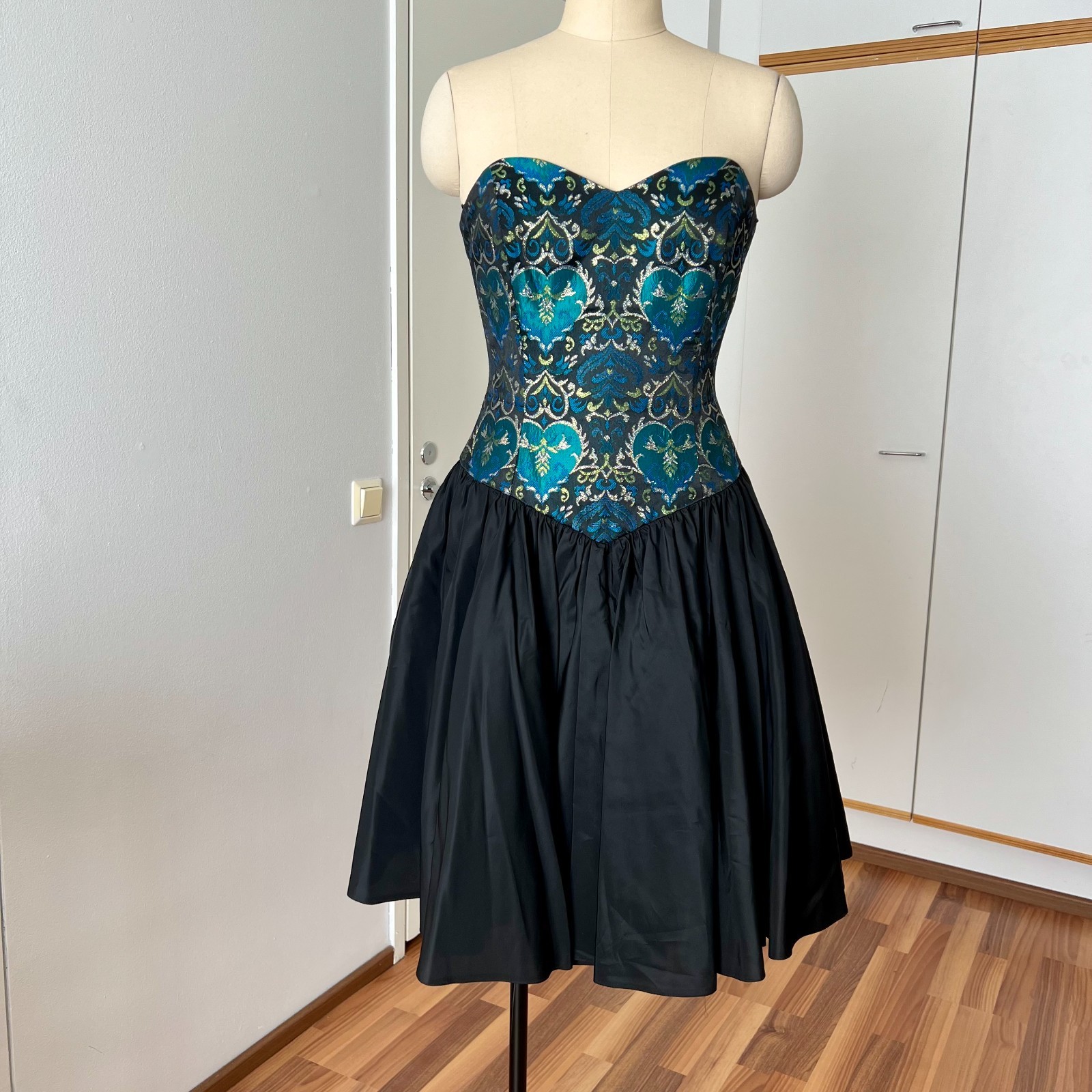 1980s Brocade Cocktail Party Prom Dress Metallic Damask Strapless Cocktail Midi