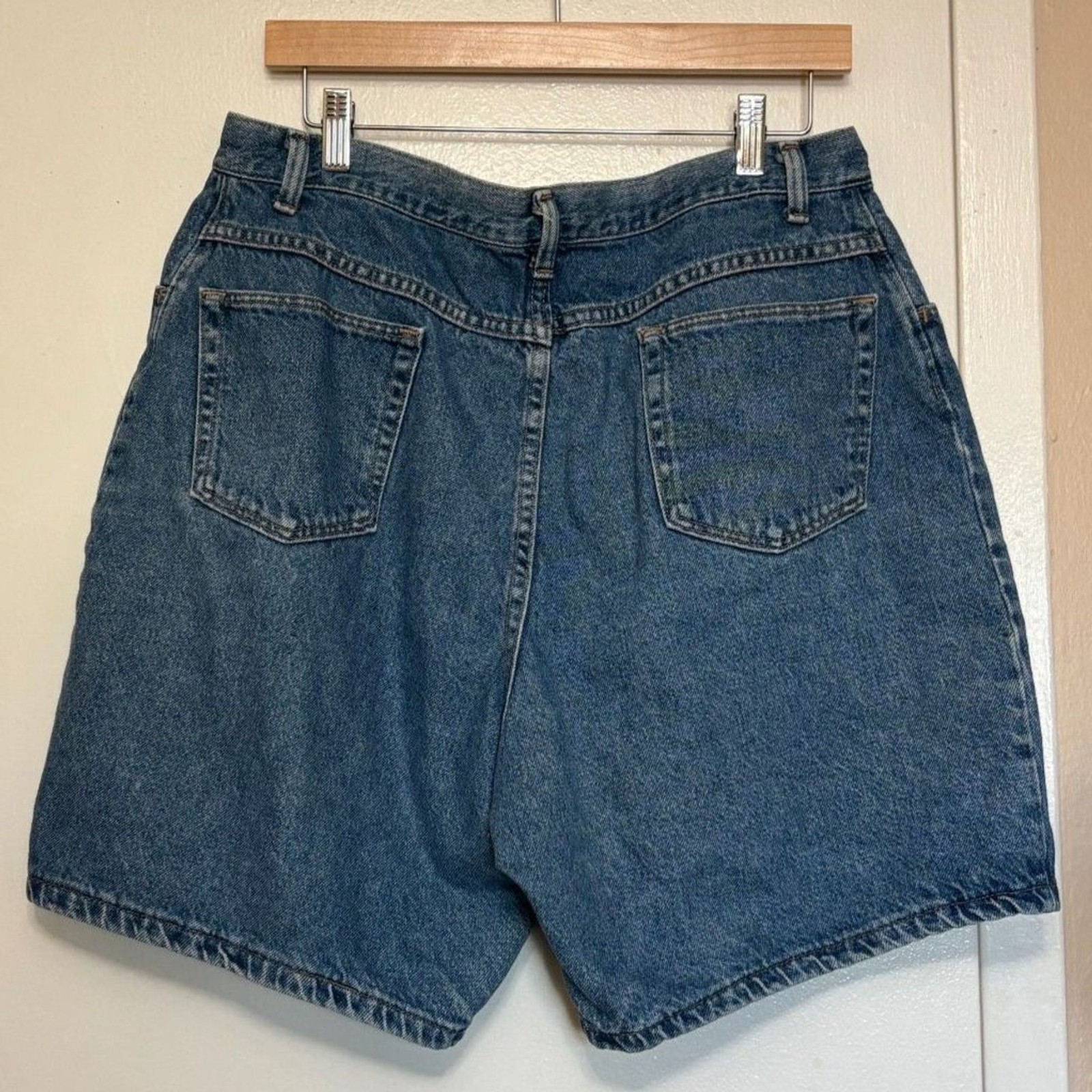 Wrangler for Women Vintage Denim Mom Jean Shorts Size 16-18
