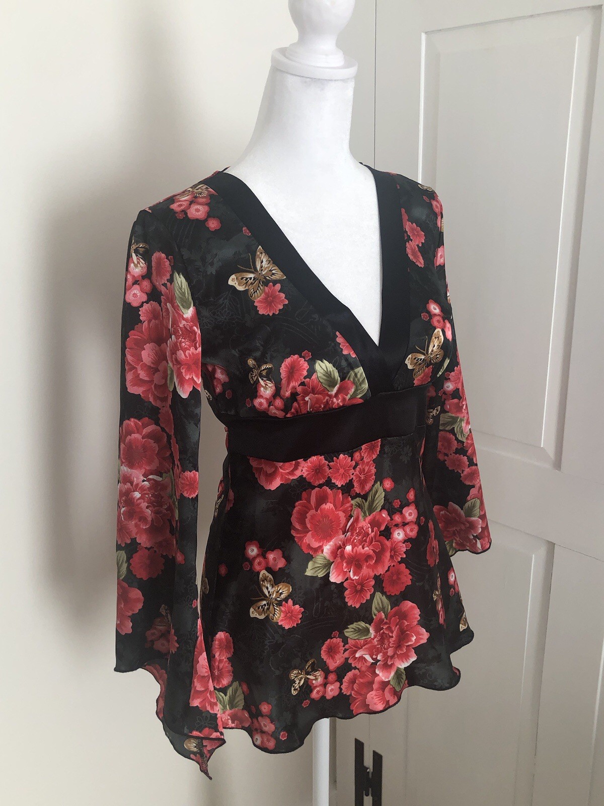 Vintage 90s 2000s Y2K Babydoll Top Small Bell Sleeve Floral Satin Red Black Pink