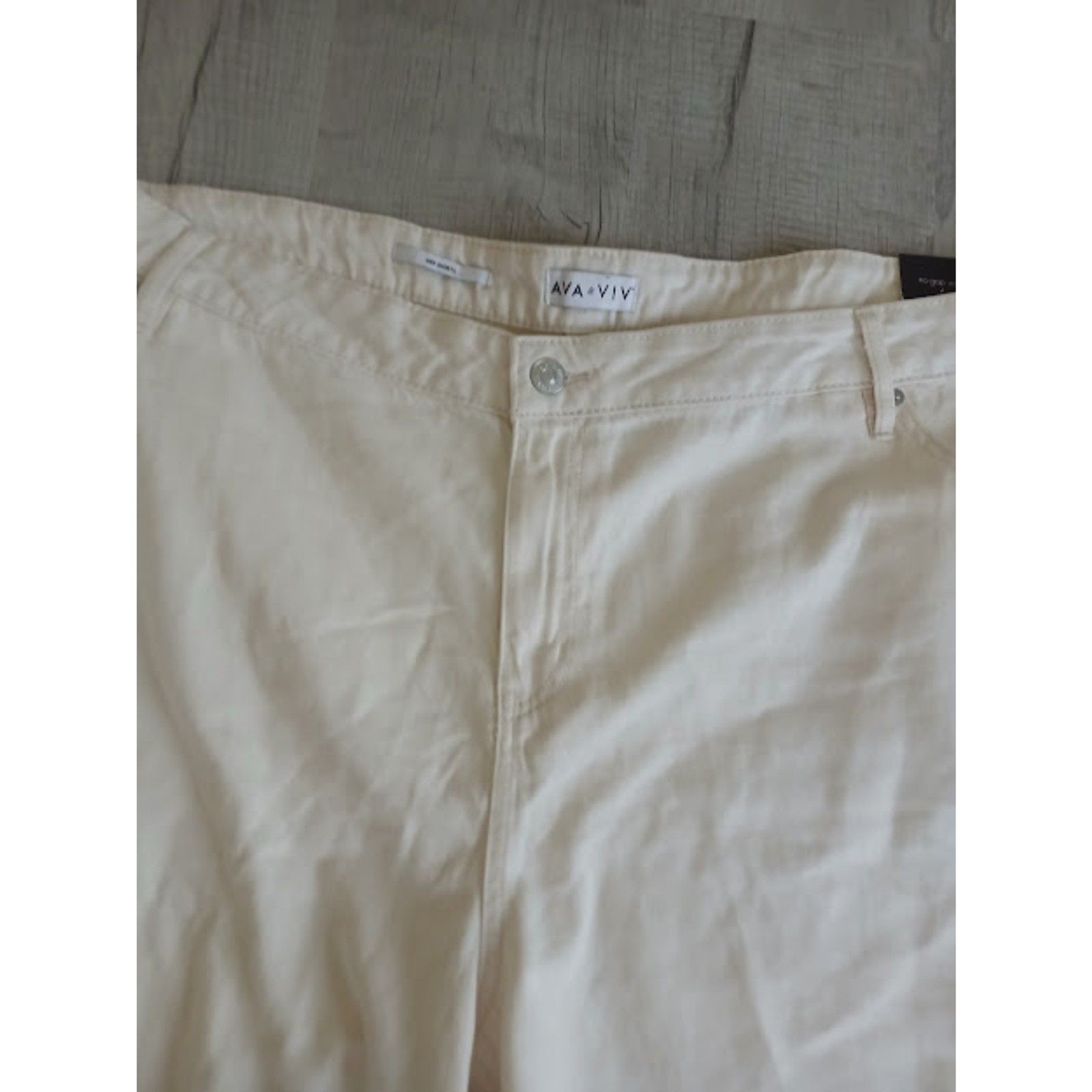 Ava & Viv Beige Denim Shorts Womens White Wash 5 Pocket Casual
