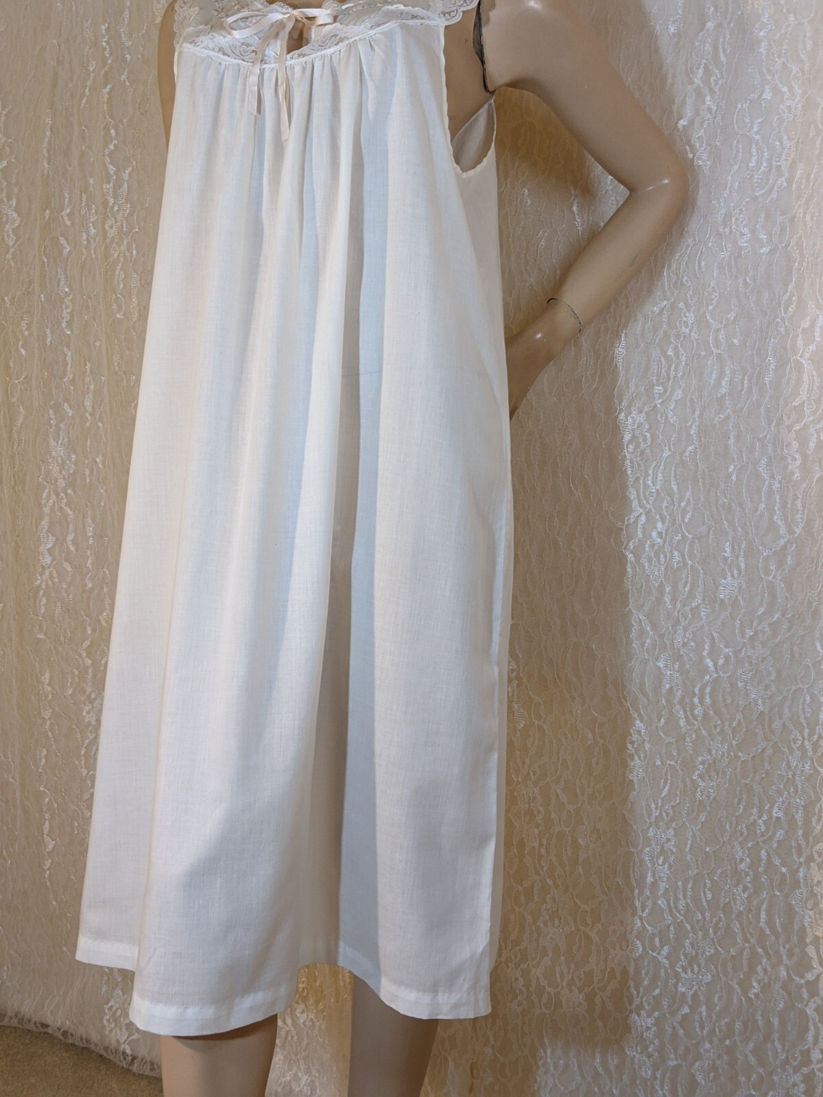 Vintage BARBIZON Embroidered Lace Ribbon Free Bust PolyCotton NewOld Nightgown L